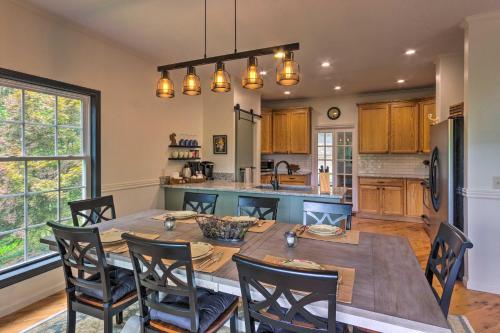 Peaceful Pisgah Mountain Getaway with Hot Tub! in Pisgah Forest, USA