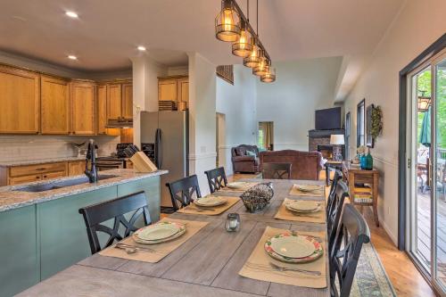 Peaceful Pisgah Mountain Getaway with Hot Tub! in Pisgah Forest, USA