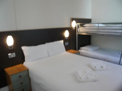 1 double bed, 1 twin bed, 1 bunk bed
