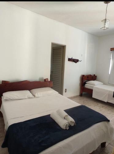 1 double bed, 1 twin bed
