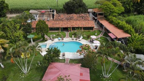 Inviting 14-Bed Villa in Toro Valle del Cauca