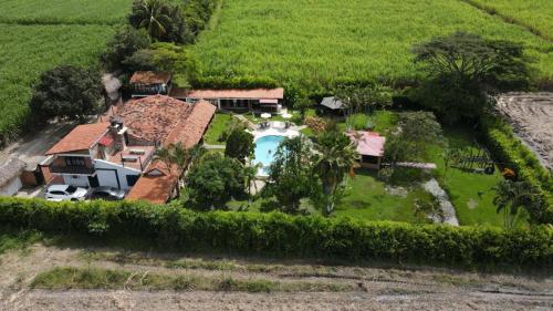 Inviting 14-Bed Villa in Toro Valle del Cauca