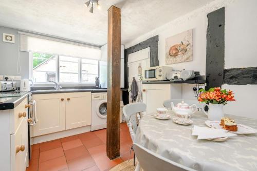 Fern Hall Cottage Hereford - image 2