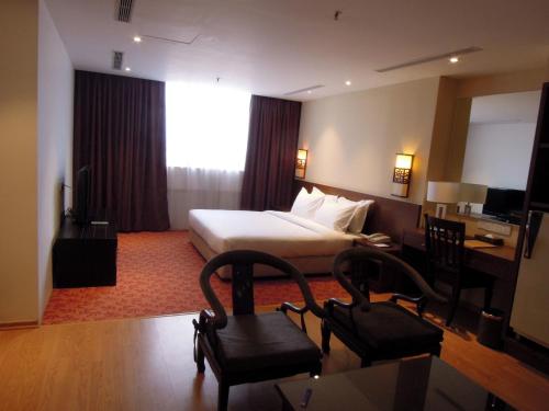 Guestroom, Hotel Excelsior in Ipoh