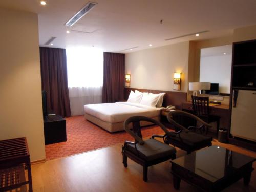 Guestroom, Hotel Excelsior in Ipoh City