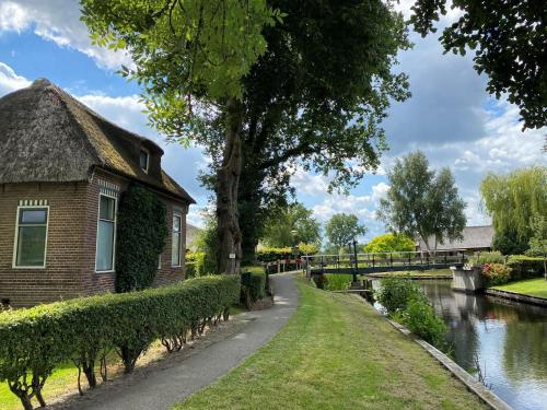 A cosy house close to Giethoorn and the Weerribben Wieden National Park with a boat available hire