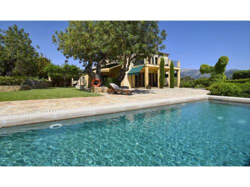  Beautiful country house with pool and views of the Tramuntana for 8 people in Selva