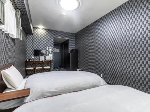 Standard Twin Room - Non-Smoking image 8