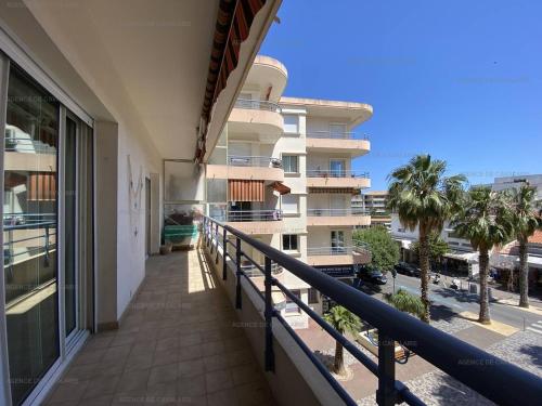 Bel appartement T3 climatisé, centre Cavalaire, proche plages et commerces - FR-1-100-273 - Location saisonnière - Cavalaire-sur-Mer