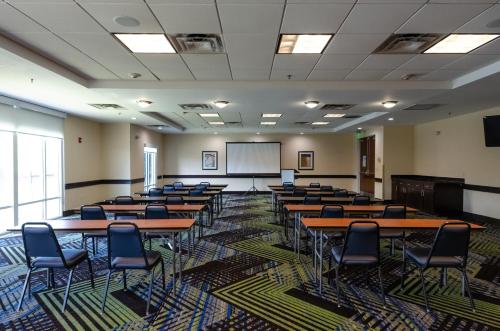 Holiday Inn Express Hotel & Suites Atlanta Airport West - Camp Creek, an IHG Hotel