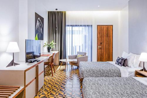 Deluxe Twin Room with Balcony room in Atelier Hotel