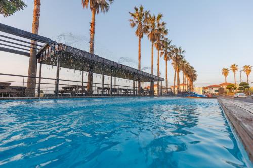 Swimming pool, Benikea Hotel Jeju in Aewol