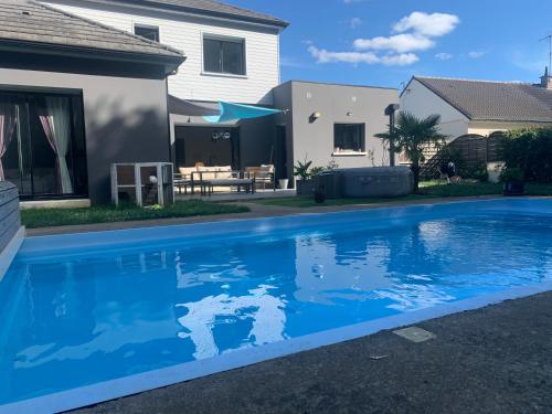 Magnifique maison avec piscine, spa, billard.. gîte à louer Sarthe