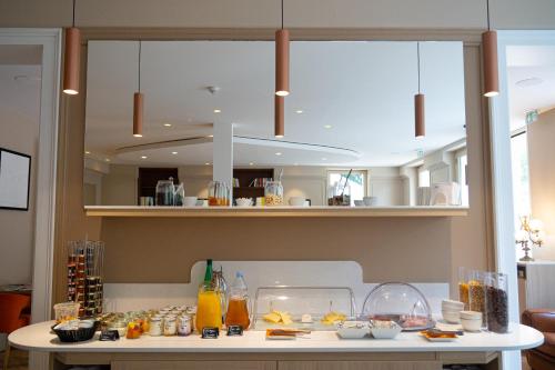 Food and beverages, Hotel The Originals Residence de Rohan (EX RELAIS DU SILENCE) in Vaux Sur Mer