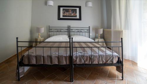 1 queen bed, 1 sofa bed