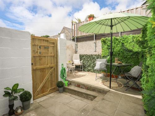 Buitenkant, Y Goedwig in Niwbwrch