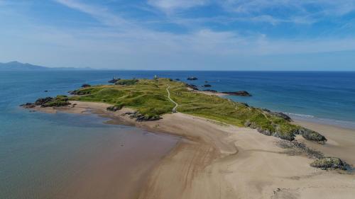 Buitenkant, A Mor in Niwbwrch