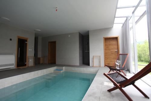 Peldbaseins, Mulina River Lodge in Bosiljevo