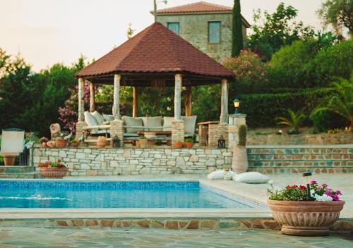 Swimming pool, Traditional house Alexis Coco with pool in Trikorfo