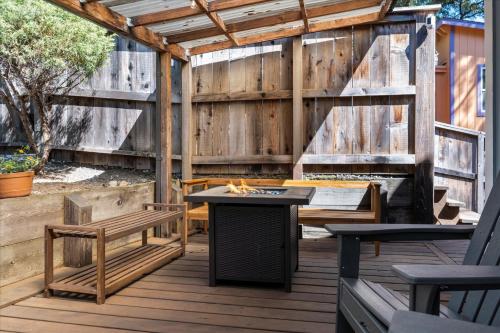 Guerneville Escape Redwoods Deck BBQ Fire table