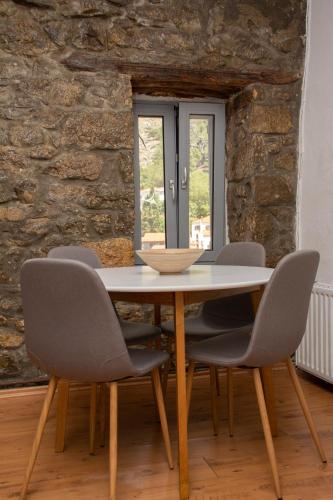 Caviro - traditional stone house in Chora