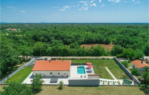 Stunning home in Vodnjan with Outdoor swimming pool, WiFi and 3 Bedrooms - Vodnjan