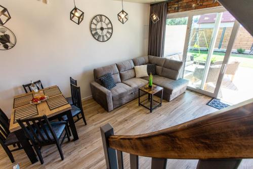 2 bedrooms, 6 beds