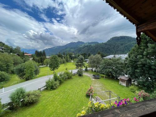 Apartment with Mountain View