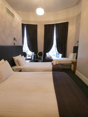 Triple Room image 9