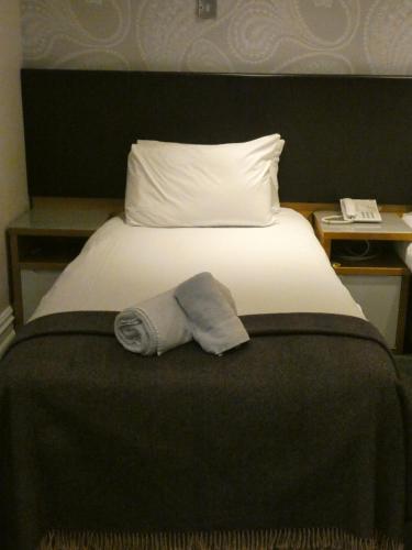 Twin Room image 5