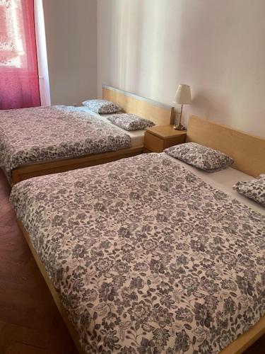 3 Bed Flat - Sleeps 10 - Pets - Smoking on terrace, Прага (фото 8)