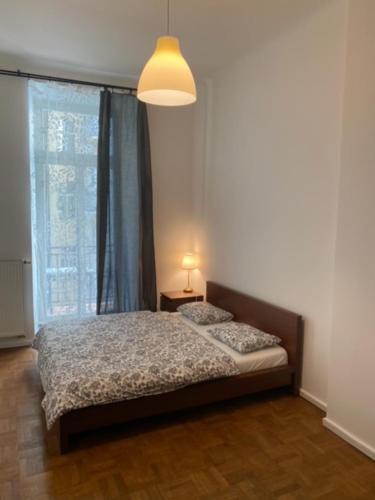 3 Bed Flat - Sleeps 10 - Pets - Smoking on terrace, Прага (фото 10)