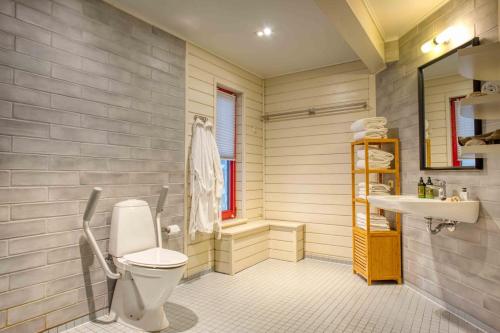 Vannas istaba, traumHaff - Sea Hideaway Ostsee Region - privates NORDICSPA, Kamin, Kunst, Hund 300m zum Strand in Eggesin