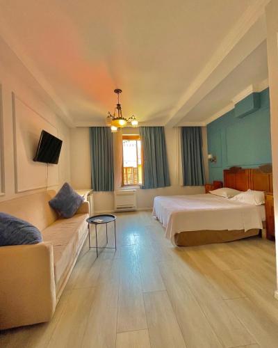 Promenade Hotel - image 4