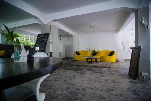 Arthur & Paul (Men Only Hotel), Phnom Penh (photo 6)