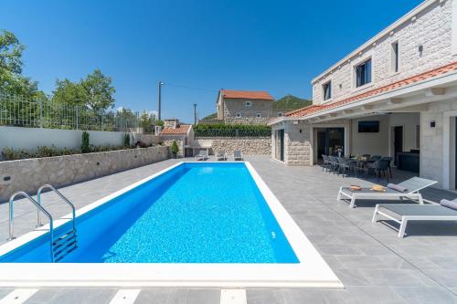 NEW! Stylish Villa Neven with 44sqm heated private pool, 4 en-suite bedrooms, 2 living and dining areas, wine cellar