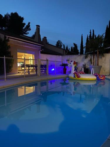Villa 115 m2 avec piscine proche plage - 15 min gîte à louer Saint-Mitre-les-Remparts