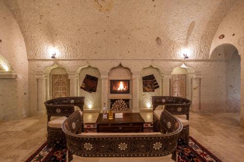 Junior Cave Suite with Fireplace and Turkish Bath