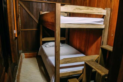 2 bunk beds
