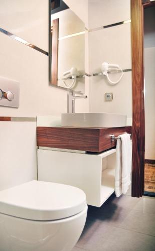 Avin Hotel - image 7