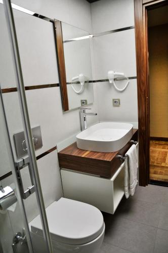 Avin Hotel - main image