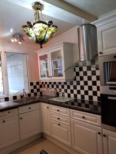 ห้องครัว, Villa Baroque in เมอลัง