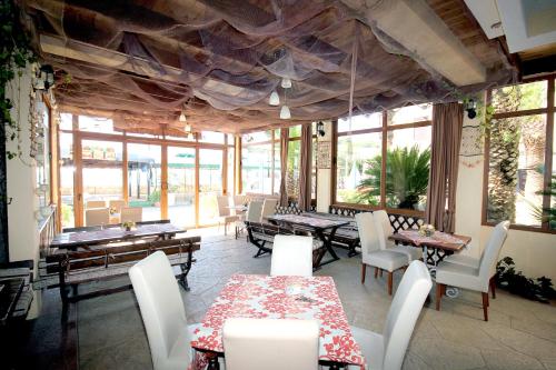 ห้องอาหาร, Apartmani Stari Grad in ซูโตมอเร