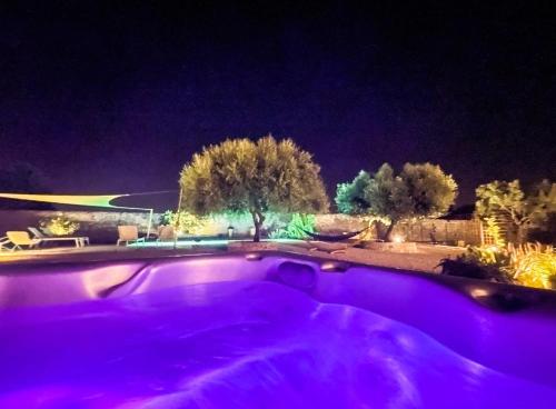 Casa Farlisa, villa esclusiva con piscina, jacuzzi, palestra, parco giochi, bbq a 5 minuti dal mare