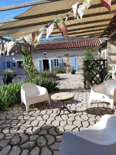 Peaceful Dordogne countryside cottage with pool. - Location saisonnière - Saint-Martial-Viveyrol