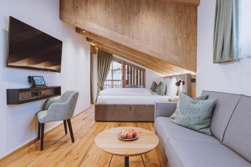 ZAGLGUT HOTEL-CHALETS, Exclusive Suites and Chalets with Air Conditioning, Panoramic Views & Summer  in Kapruna