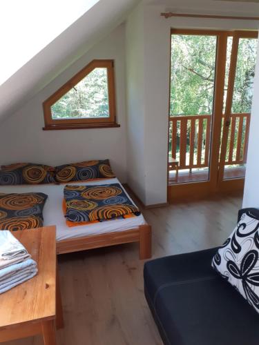 1 double bed, 1 sofa bed, 2 futon beds