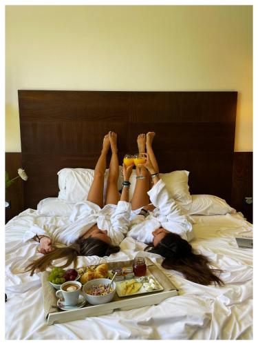 2 twin beds