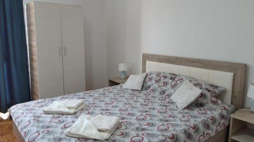 One-Bedroom Apartment image 6