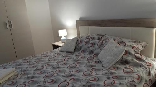 One-Bedroom Apartment image 8